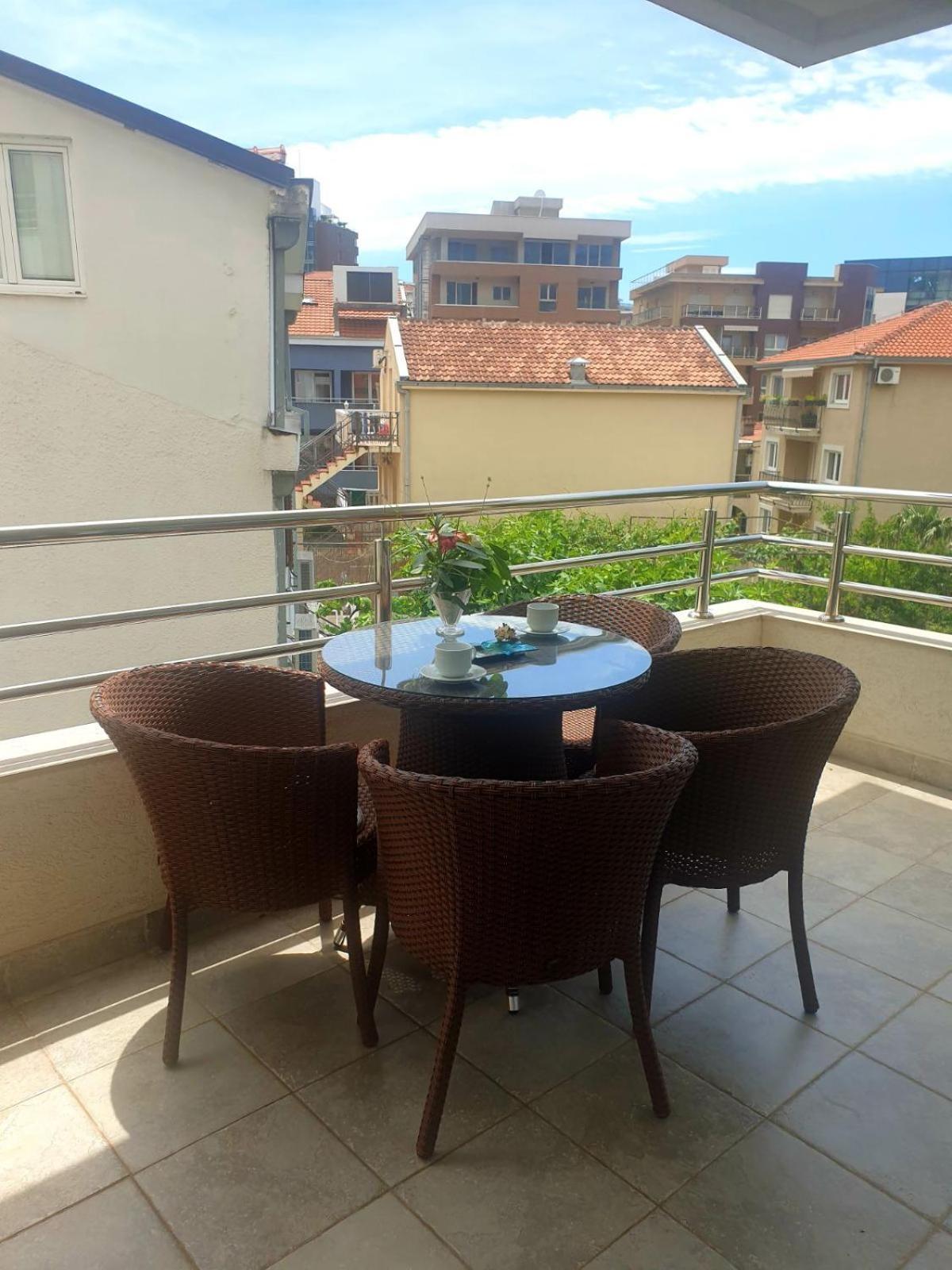 City & Sea Apartments Budva Rum bild